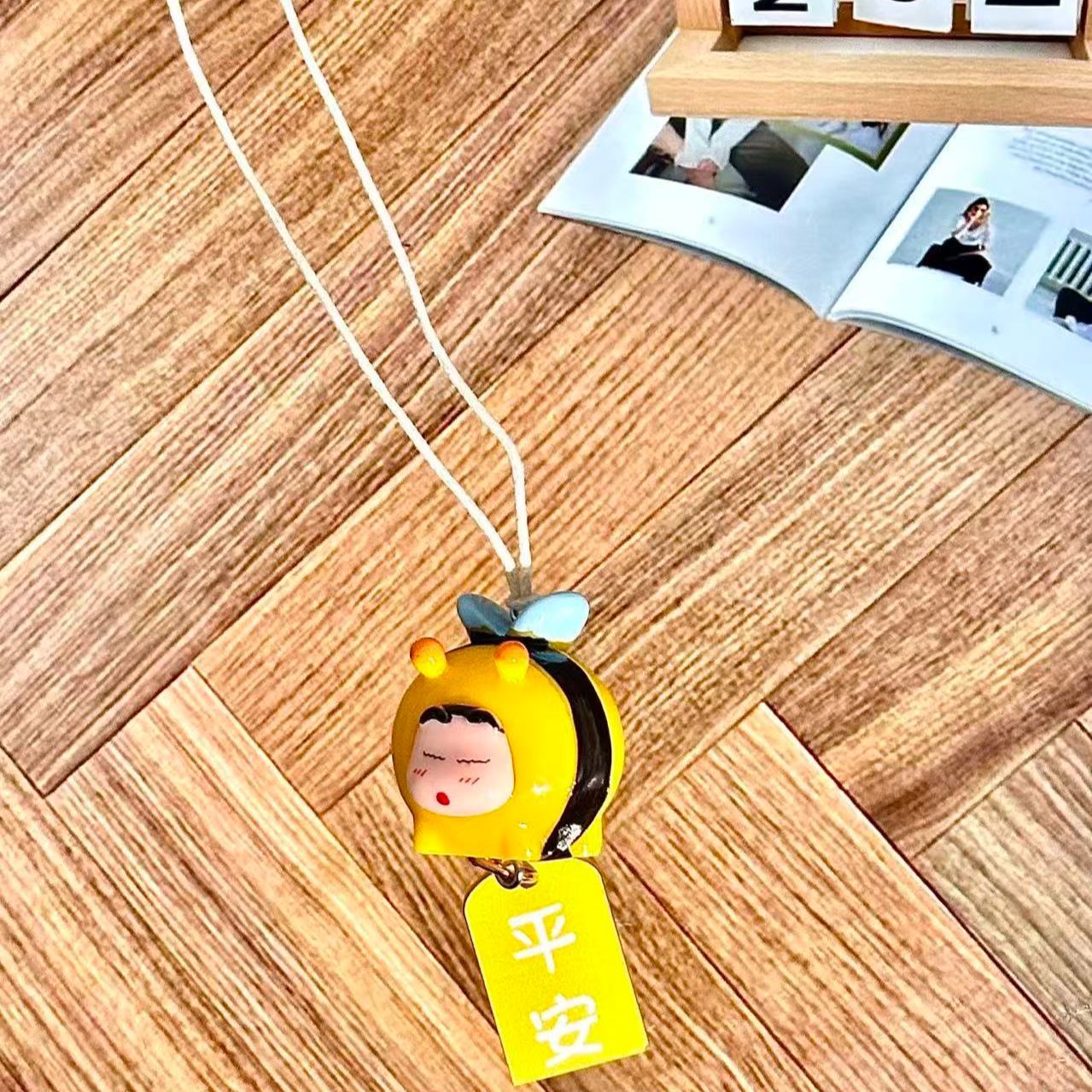 Crayon Shin-chan Bee Cosplay F - Car Accessories Inside 评论和价格
